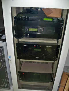 Newark NYSEMO Motorola Micom HF exciter.JPG (1067392 bytes)