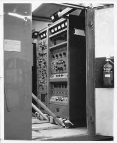 prj_henry_transmitter.jpg (919760 bytes)